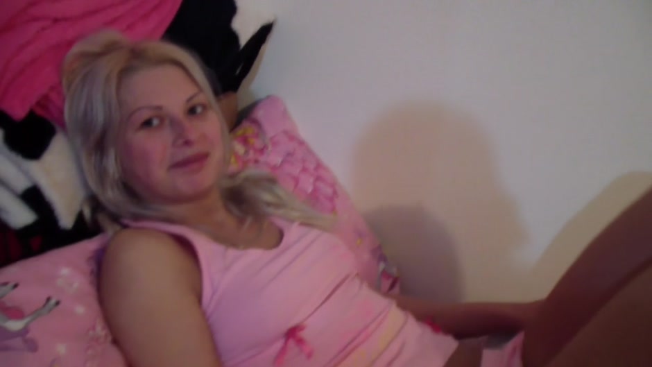 Adele in a naughty amateur couple enjoys fuck and oral sex
