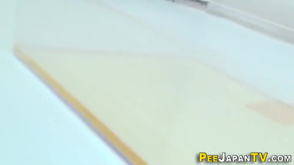 Japanese Babe Urinating