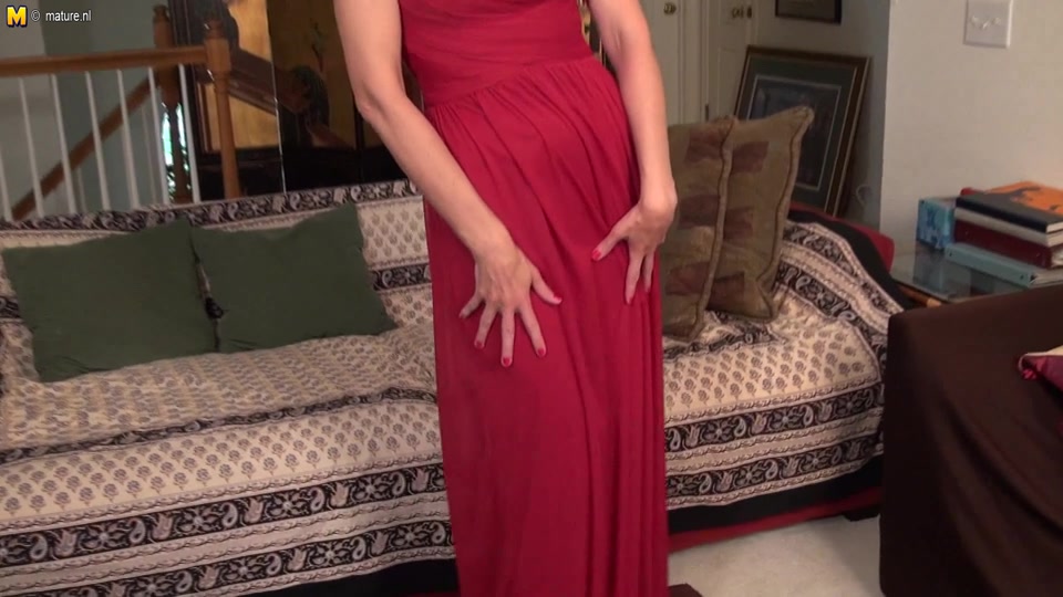 Horny American Lady Playing With Her Wet Pussy - MatureNL