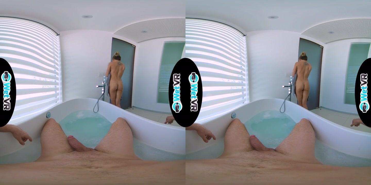 Naomi Swann in Bath Creep - WetVR
