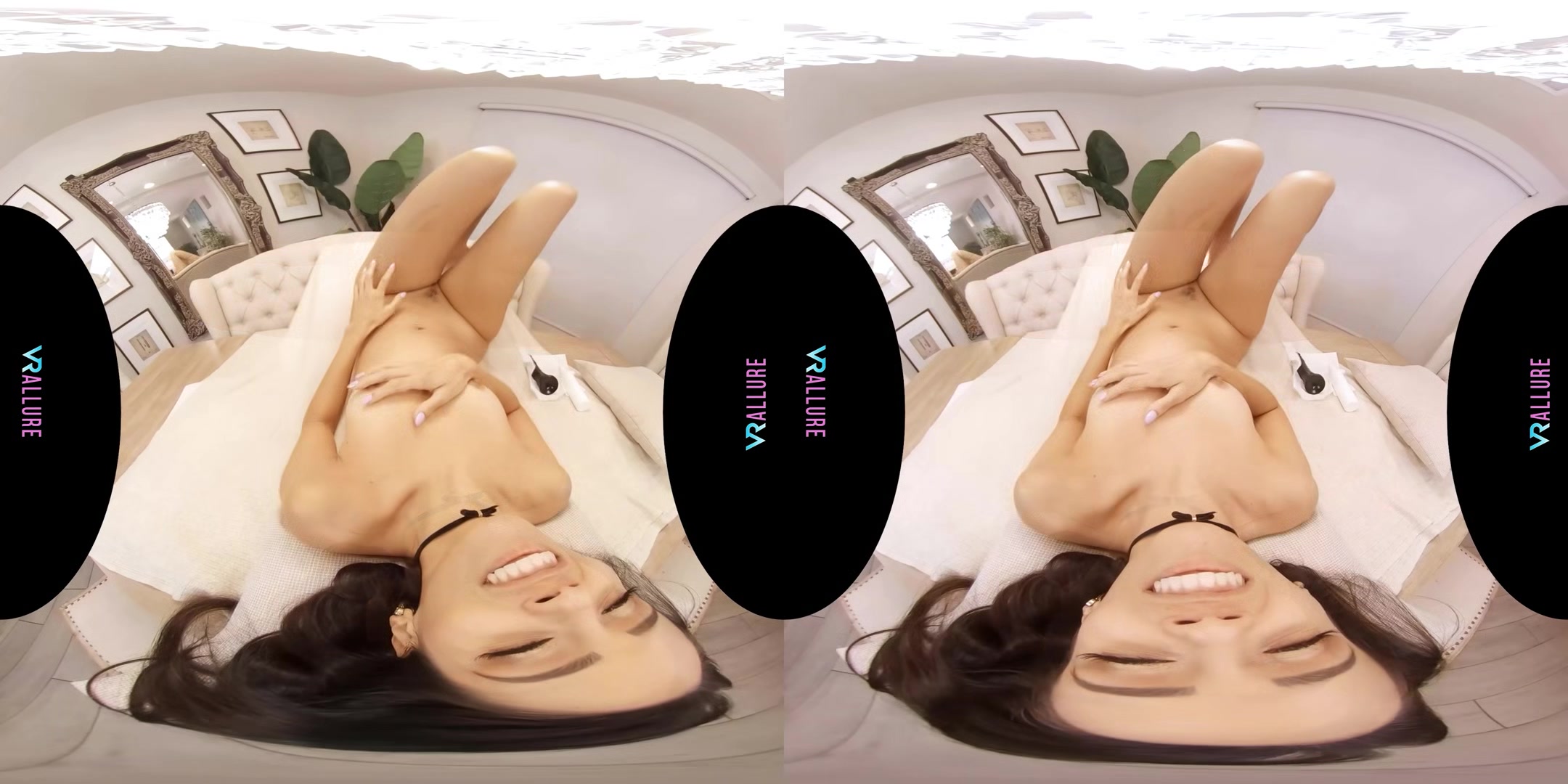 VRALLURE Andreina Deluxe Is Muy Caliente!