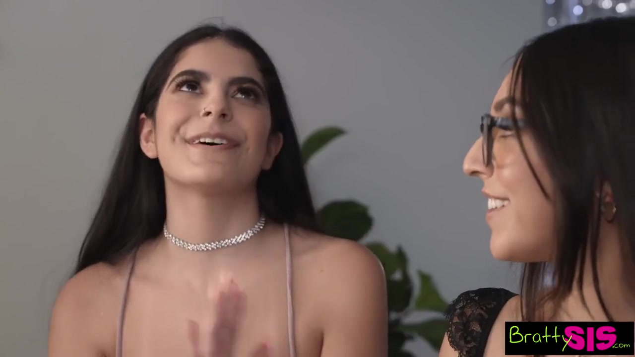 Bratty Sis, Angel Gostosa And Madison Wilde In Free Premium Video Says In Order To See Us Naked Your Going To Have To Join Us -s30:e5
