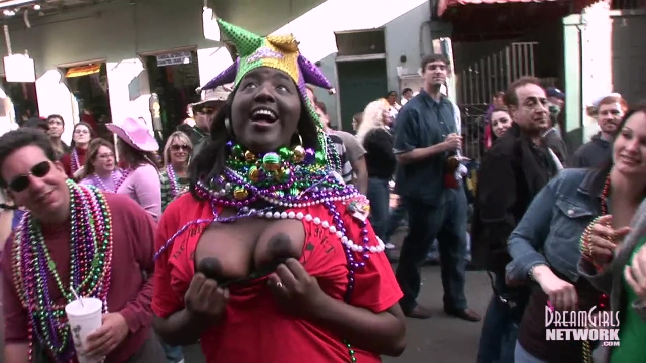 Fat Tuesday Freaky Milfs Getting Naked In The Street For Beads - DreamGirlsMembers