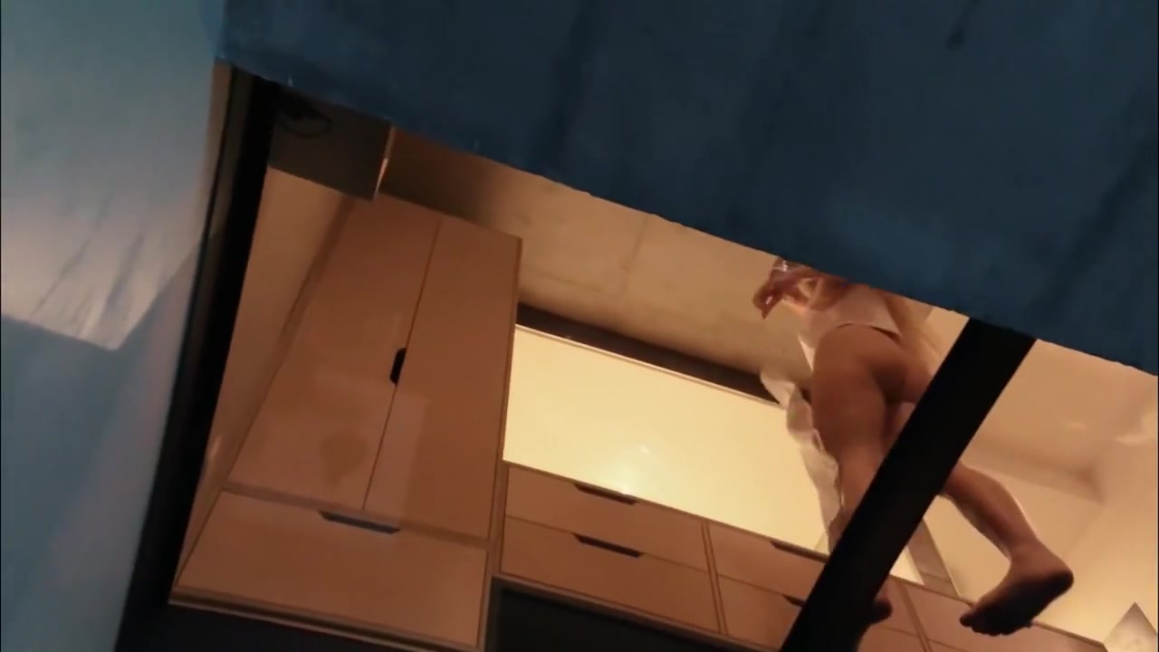Voyeuring The Big Ass Milf Sexy And Hot Babysitter From The Glass Bottom