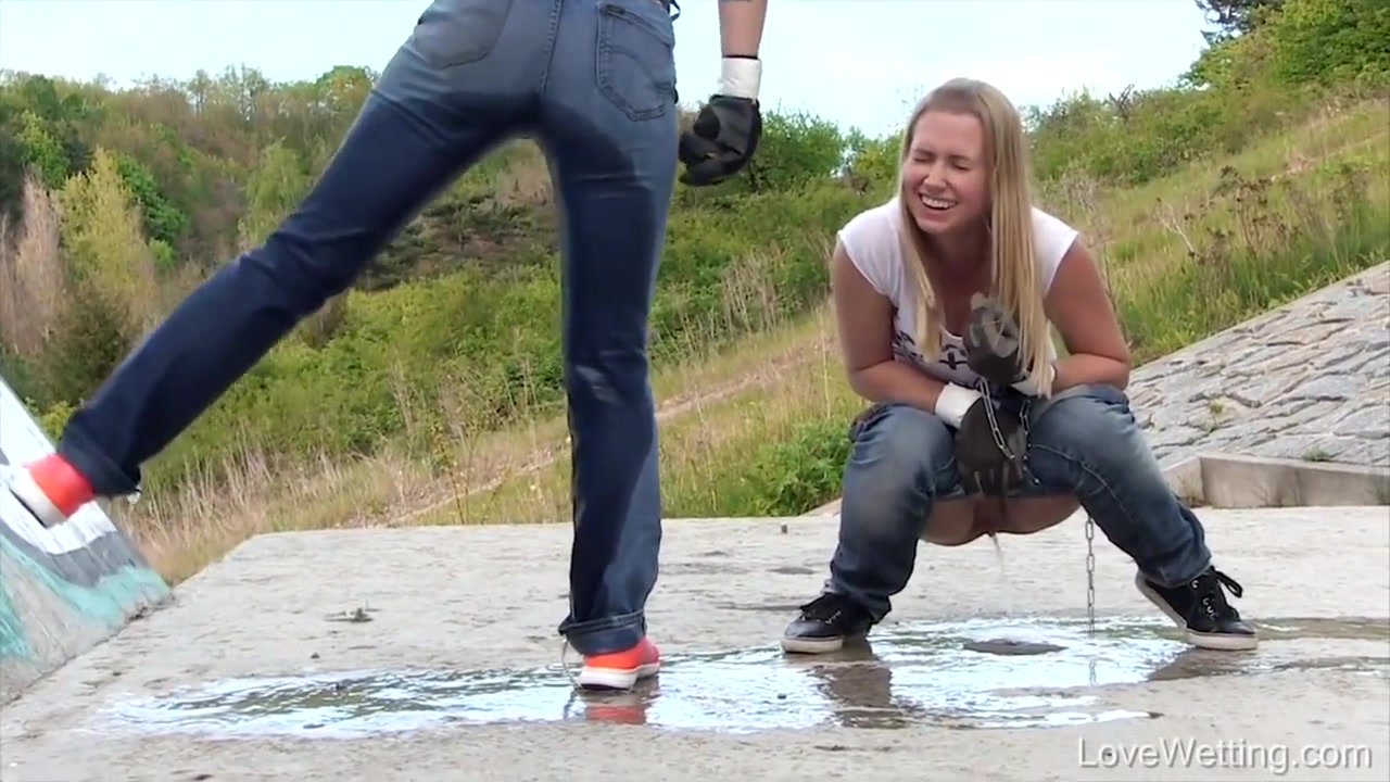 Violeta Pissing Compilation