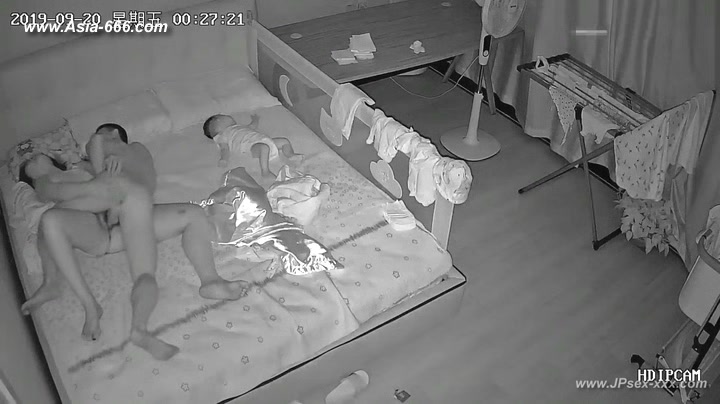 Hackers use the camera to remote monitoring of a lover's home life.357_2
