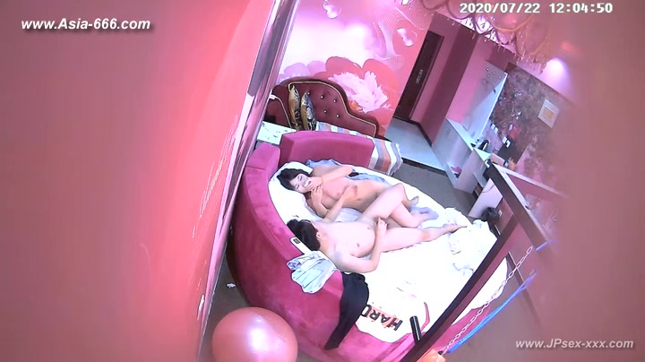 Hackers use the camera to remote monitoring of a lover's home ***