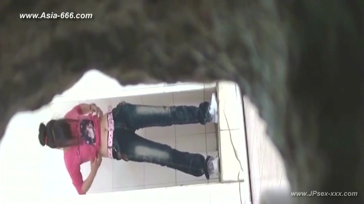 chinese girls go to toilet.79