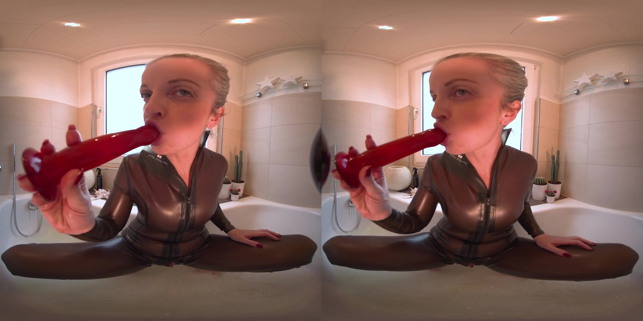 Latex Bathtube Fun