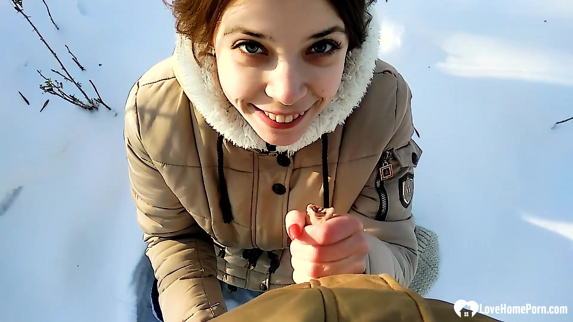 Stepsister gives a fantastic blowjob while outdoors