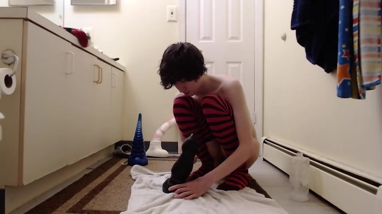 Huge Dildo Anal Training