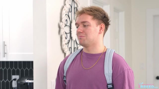 Stepmoms Hot Vacation Plans - S4:E7 - Momlover