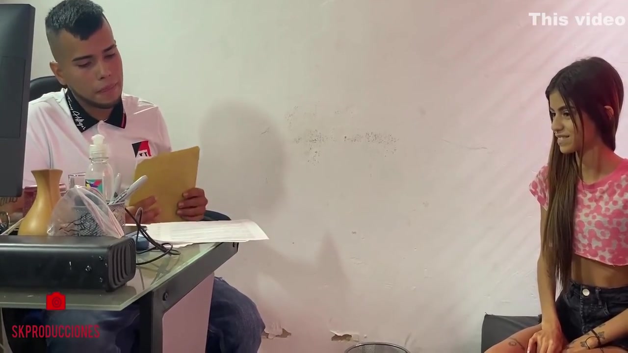 Jefe Se Folla A Joven Universitaria Que Pide Una Oportunidad De Trabajo - Porno En Espanol - En Ruso 12 Min