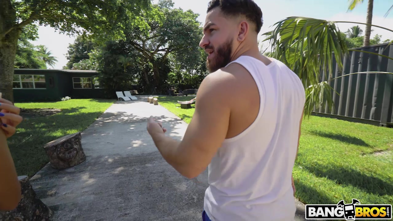 Surprise Threesome - AssParade