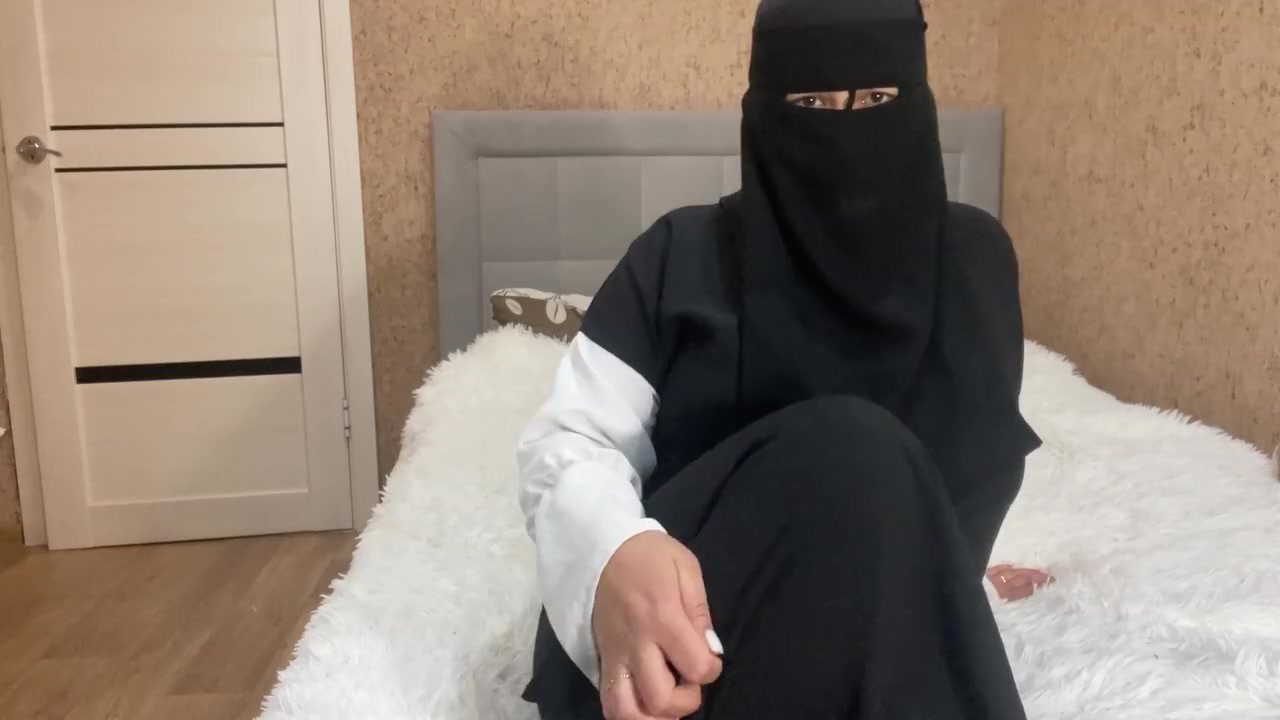 Syrian Stepmom Gives Jerk Off Instructions To Her Stepson