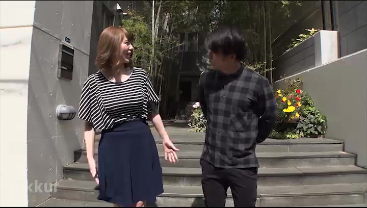 Maki Koizumi Horny Neighbor Housewife