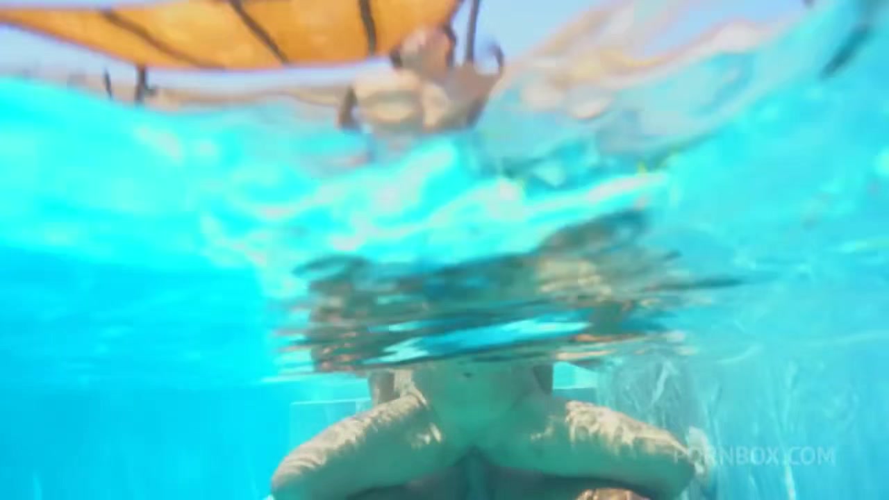Taliamint Learning How To Suck Fuck Underwater