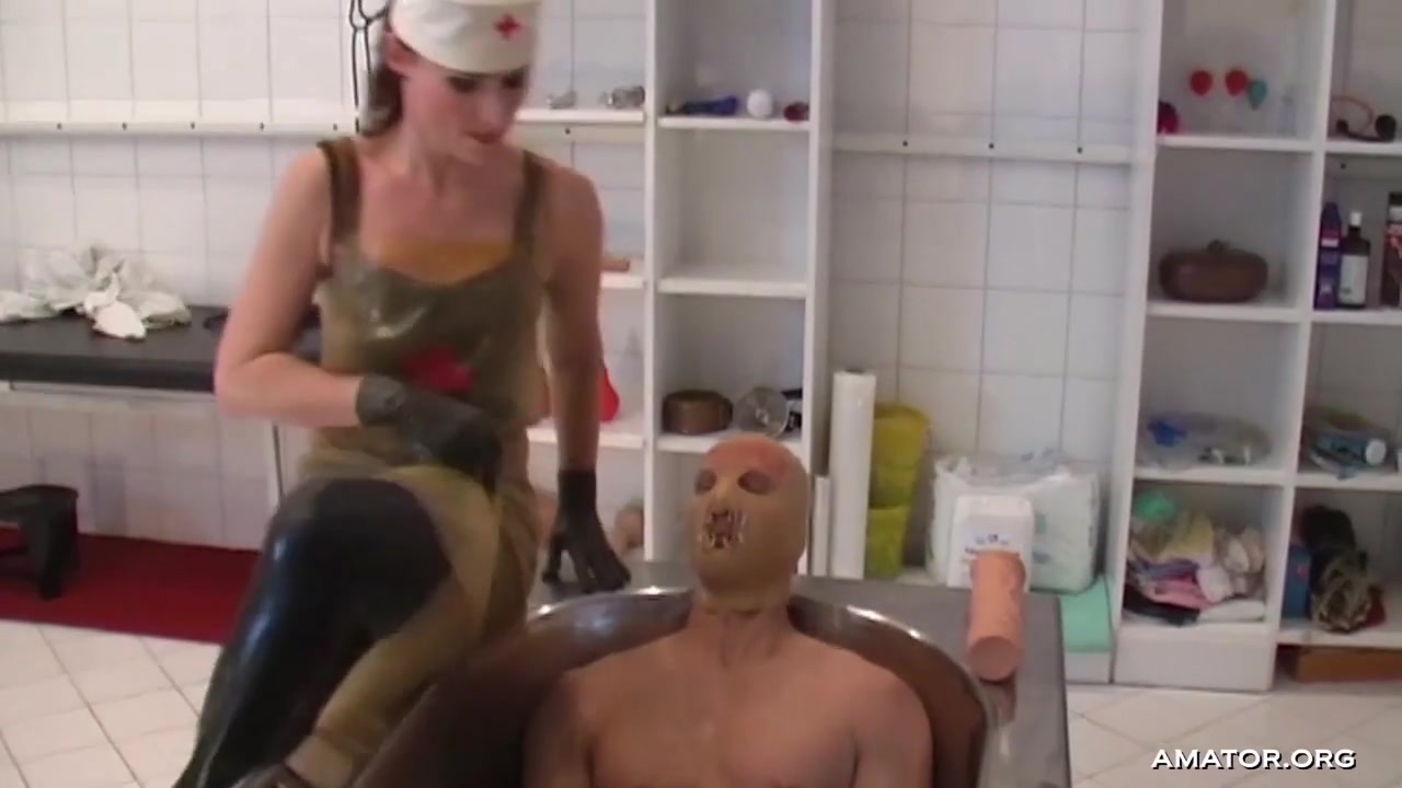 Cheyenne de Muriel & Sklave in Stationg: Cheyenne De Muriel - KINK