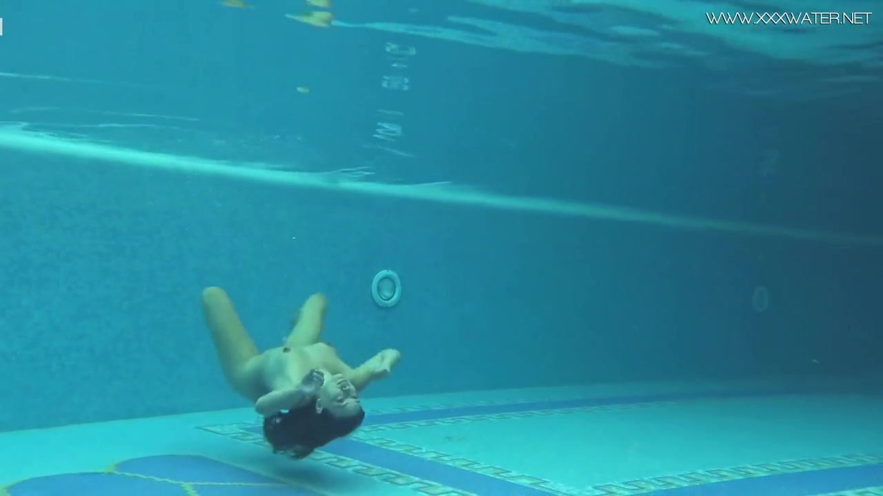 Sazan Cheharda Super Hot teen 18+ Underwater Nude