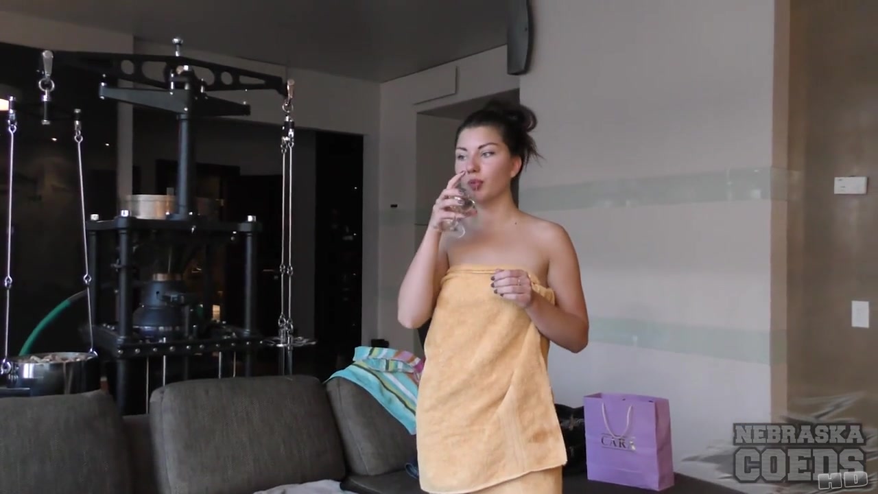 19yo Ella Fly On The Wall Masturbating In Apartment - NebraskaCoeds