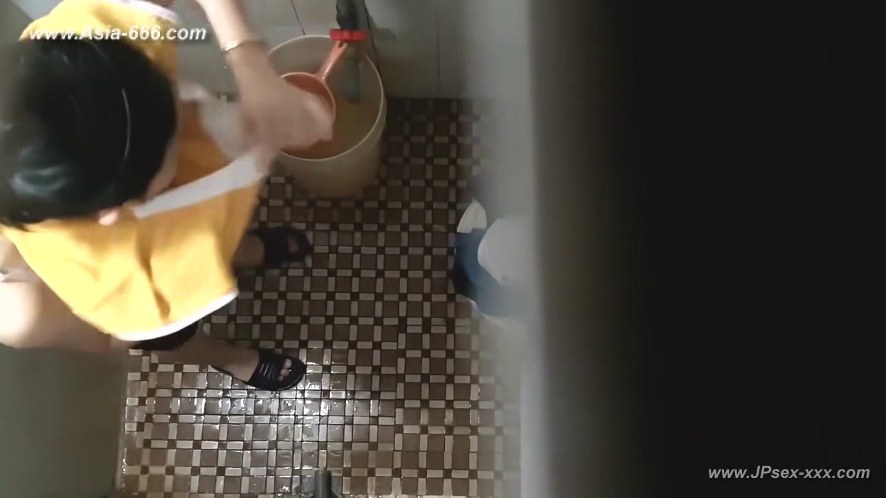 peeping chinese bath.63