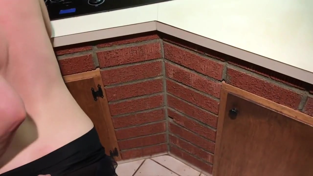 blonde seduces sitter with cupcakes and eats cum, Erin Electra