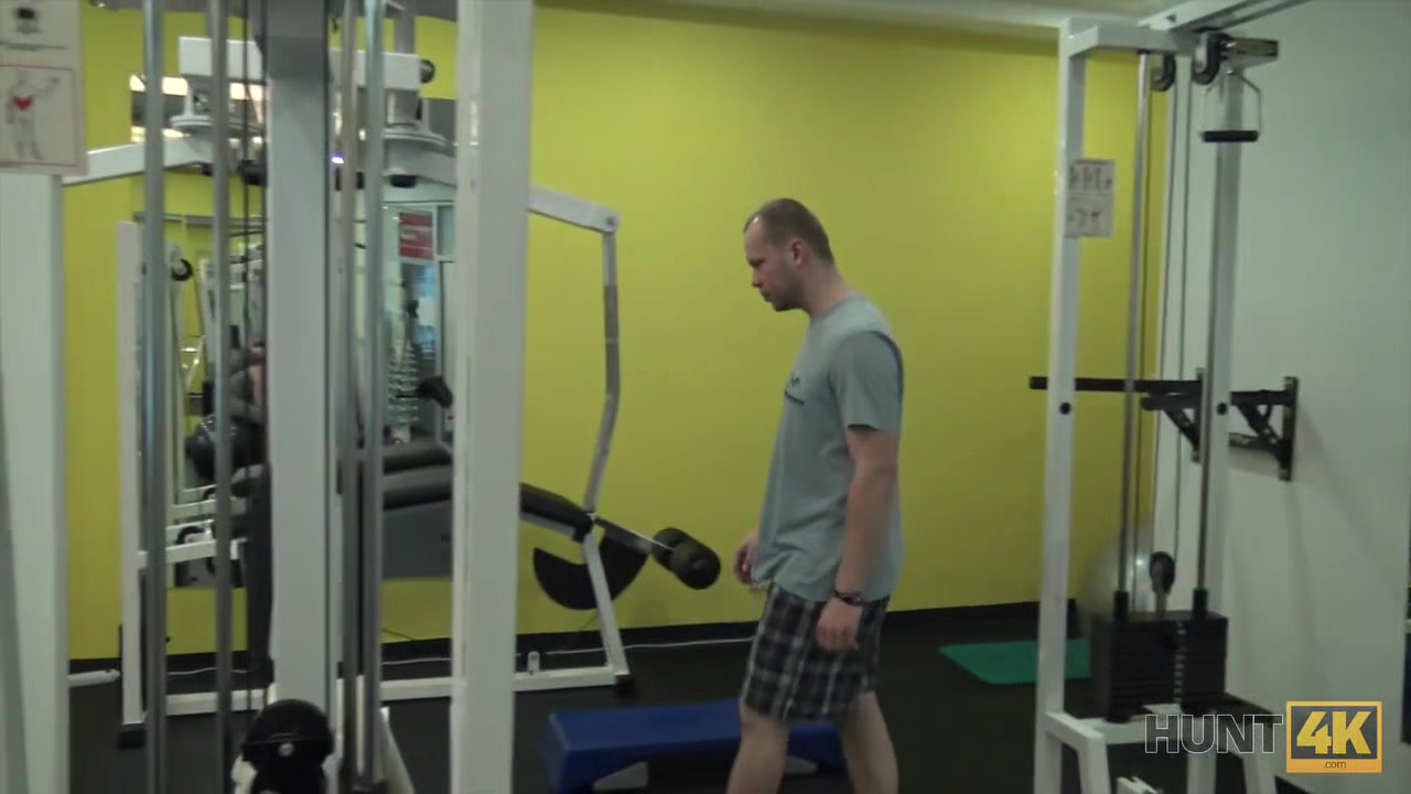 HUNT4K. Spontaneous pickup in the gym causes passionate sex scene