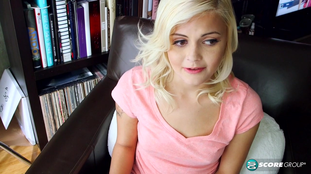 Teen Madison Hart Shows You How She Fingers Her Shaved Pussy