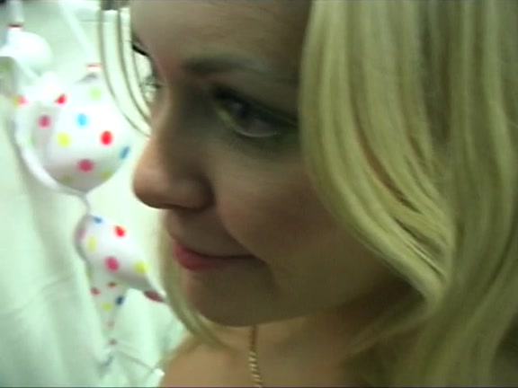 Wicked girlfriend sucks off rock hard ding-dong