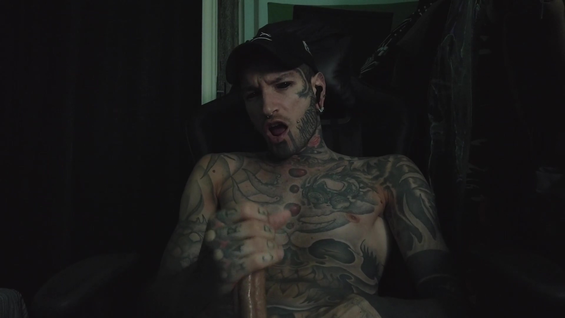 Jackoff In The Dark Cum All Over Myself