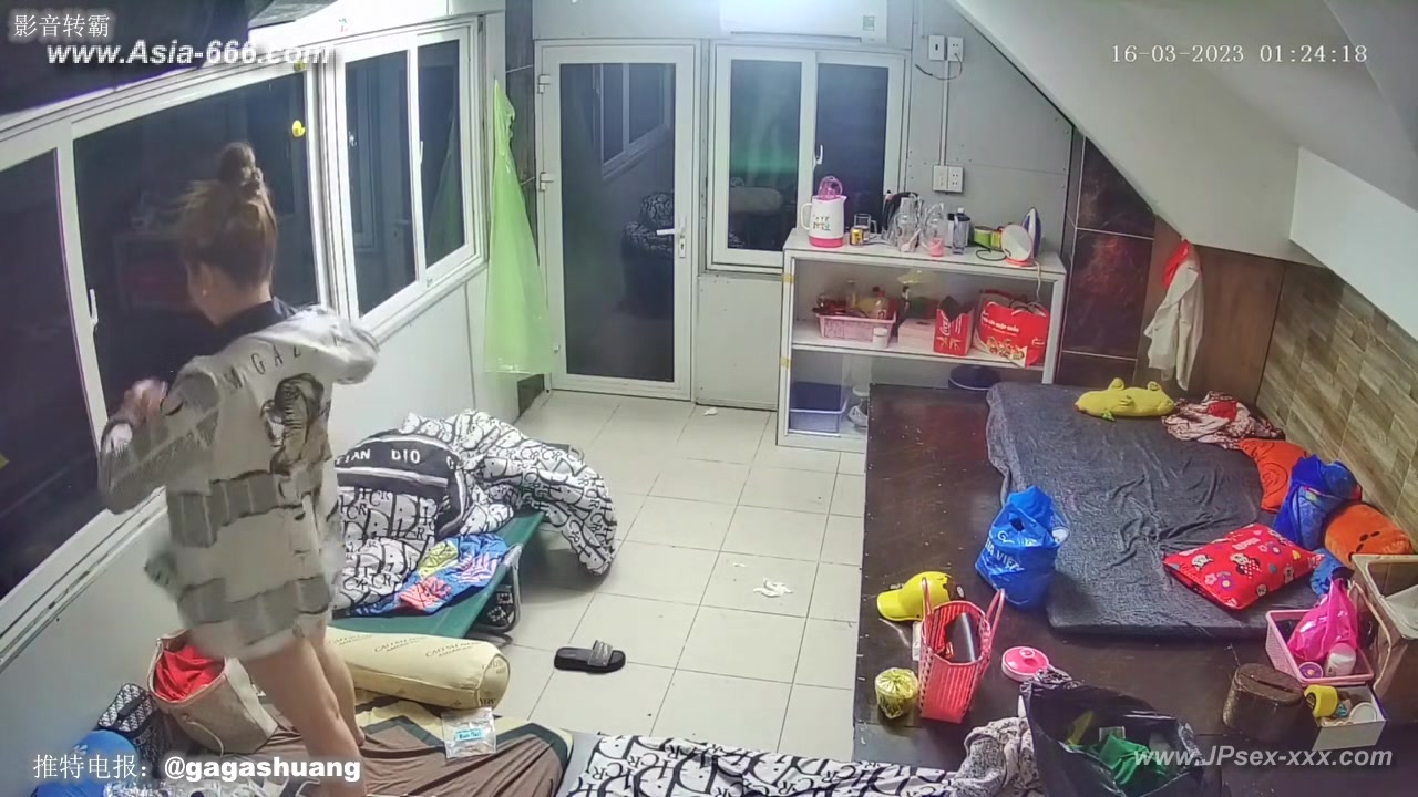 Hackers use the camera to remote monitoring of a lover's home life.600