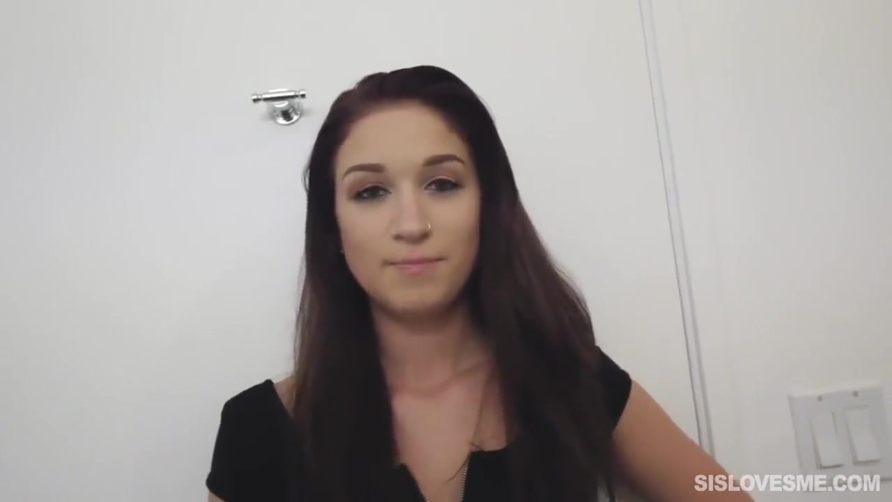 Naiomi Mae - Just Cant Resist My Stepsister