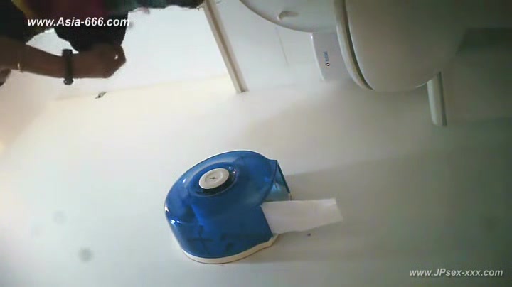 peeping thai girls go to toilet.5