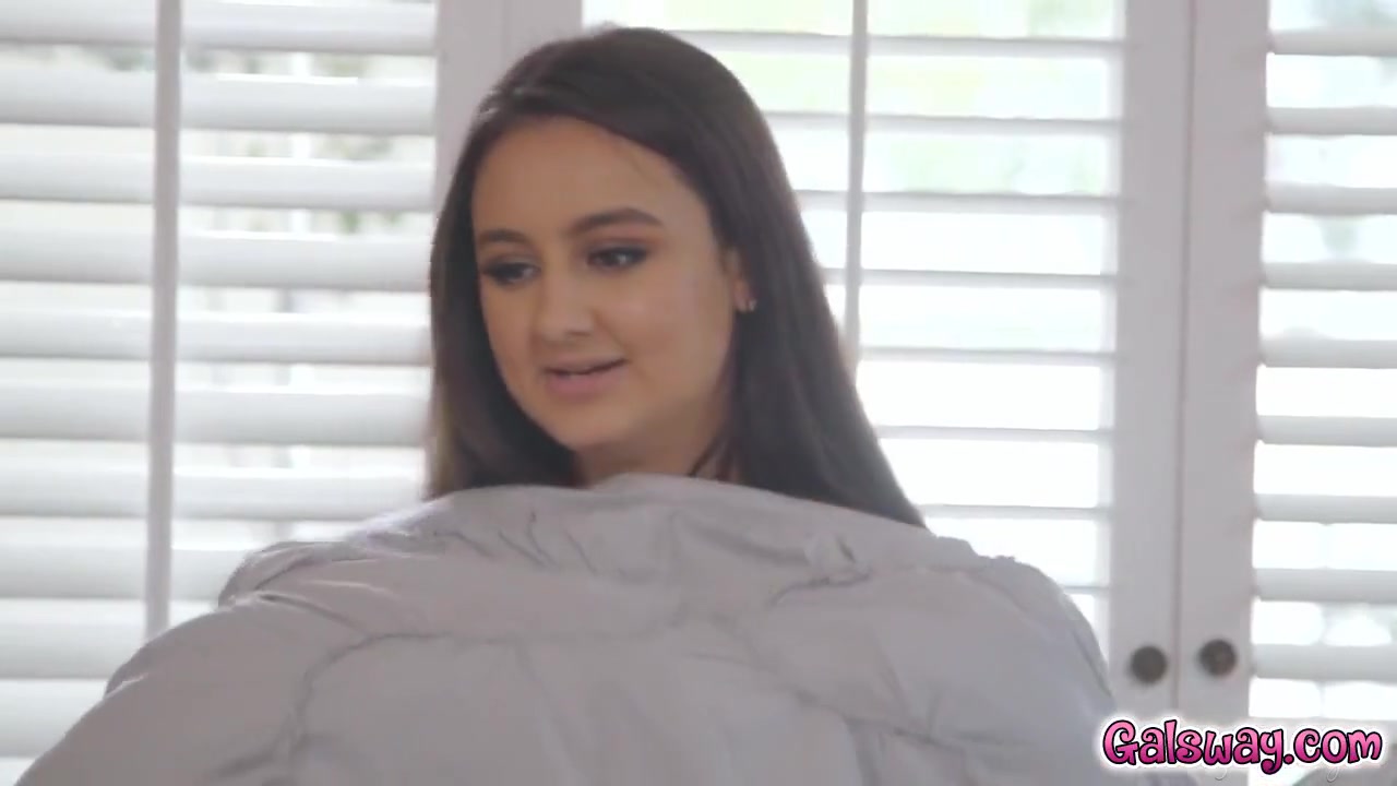 Kendra Forgot Bad Date As Threesome Heats Up