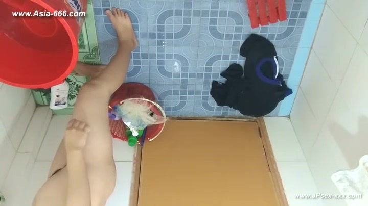 peeping chinese girls bathing.15