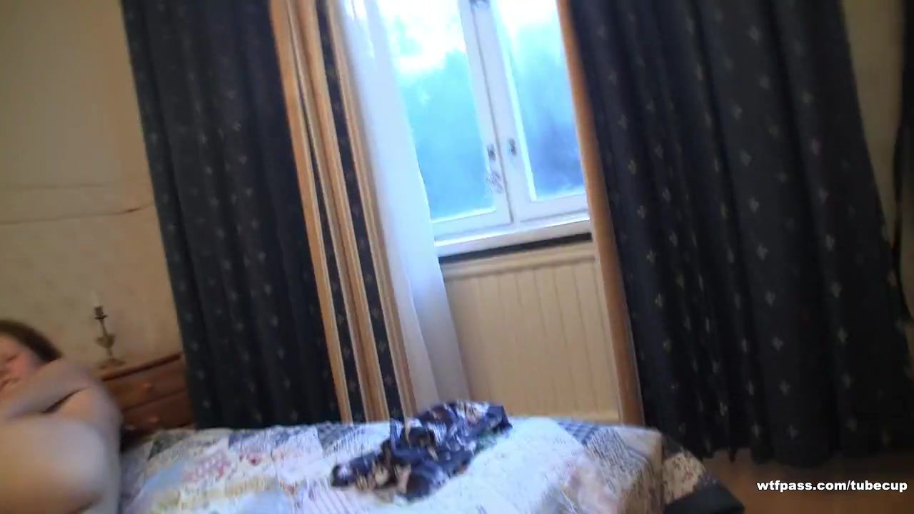 Stiff rod is sliding between amateur doll’s butt cheeks