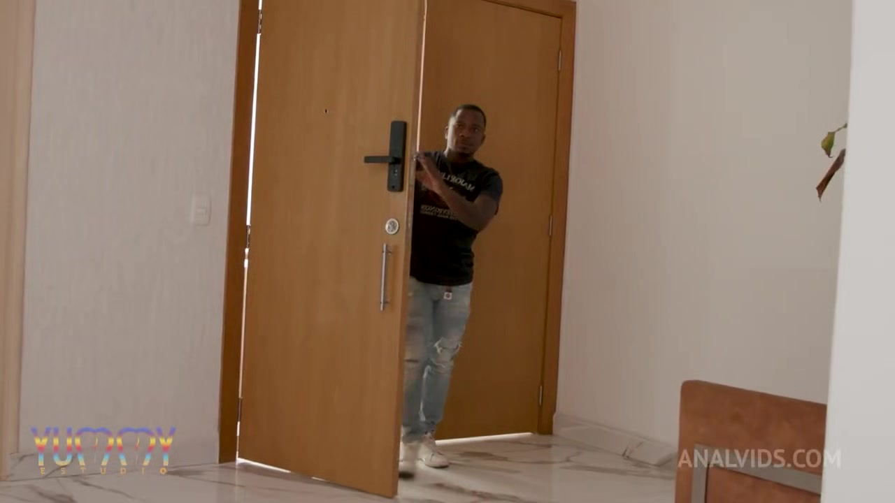 Jhay Killer aproaches hot colombian in the street and ends up