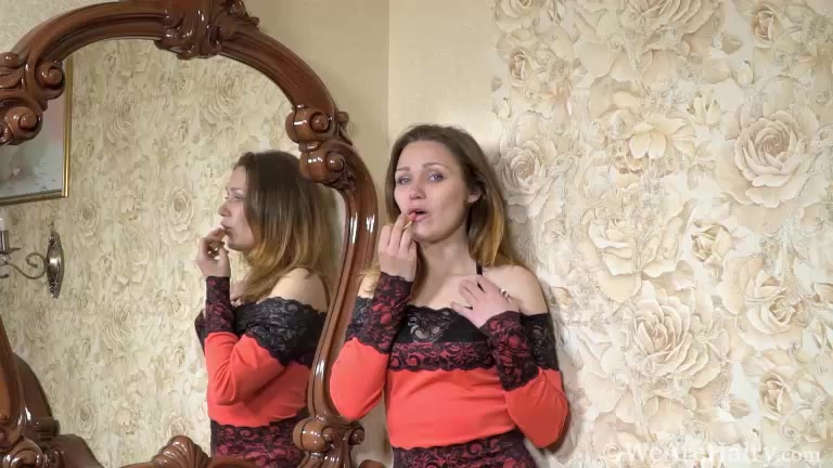 Sharon Rosie masturbates by her hallway mirror - WeAreHairy