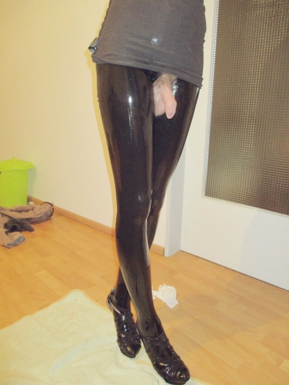 Latex sissyboy Danny