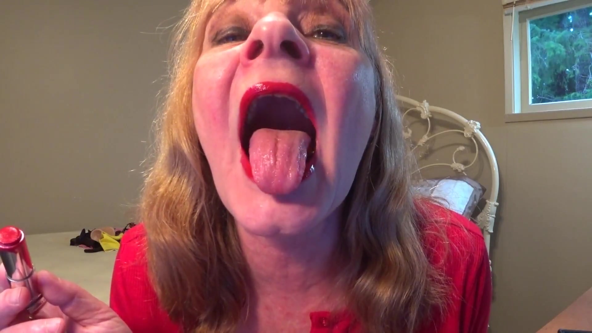 Sexy Mouth Tour With Red Hot Lips - TacAmateurs