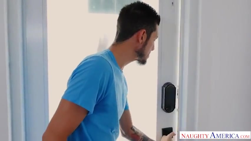 Vienna Black - Heated Exchange Leads To Intense Fucking With