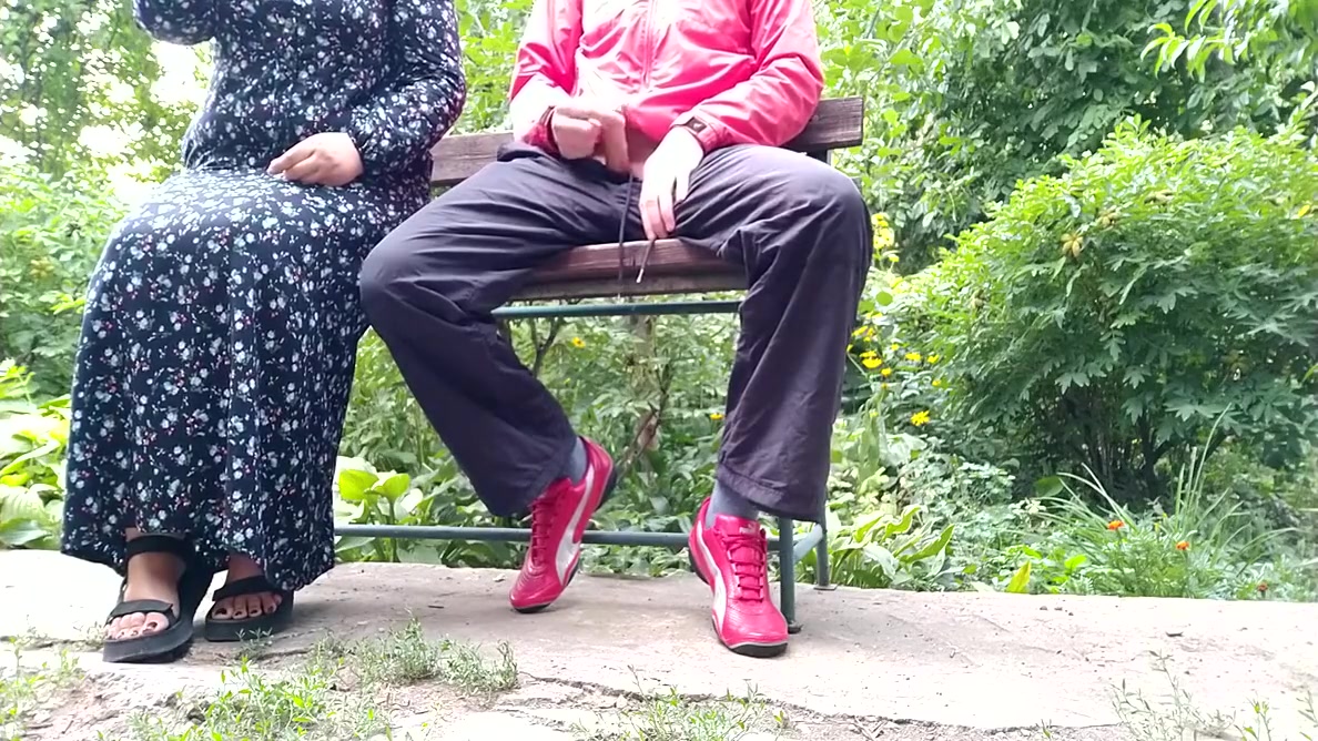 Jerks Off A Big Dick Into A Glass In The Park On A Bench
