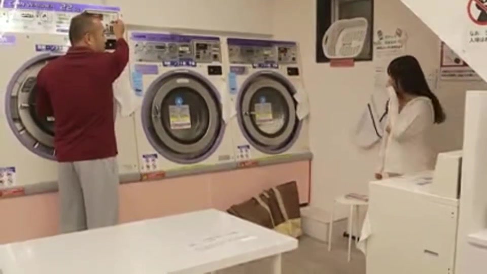 05329 SEX at the laundromat