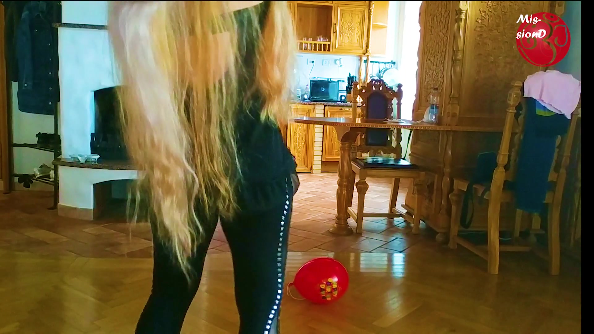 Foot Model With Balloons - Sex Movies Featuring Findom Goaldigger