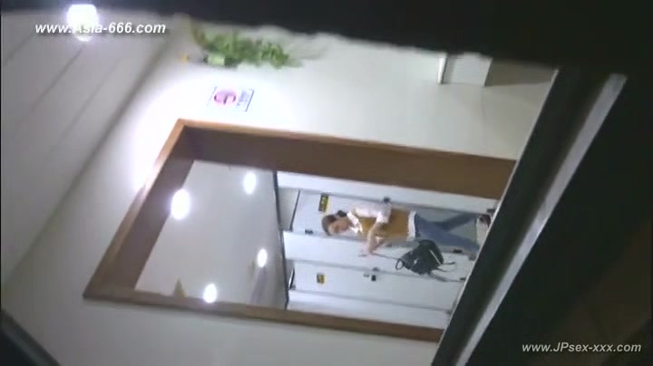 chinese girls go to toilet.90