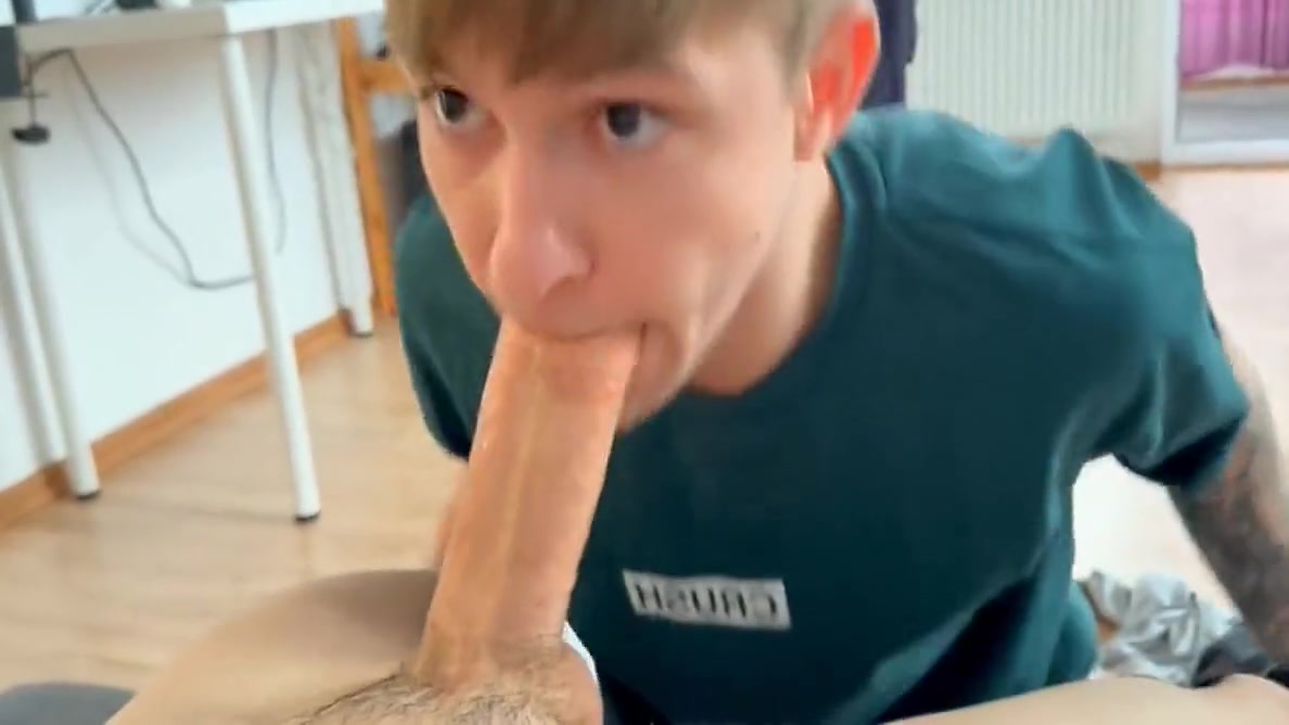The Fake twins - I Gave A Blowjob To A Big Dick A Twink Cumshot From A Blowjob