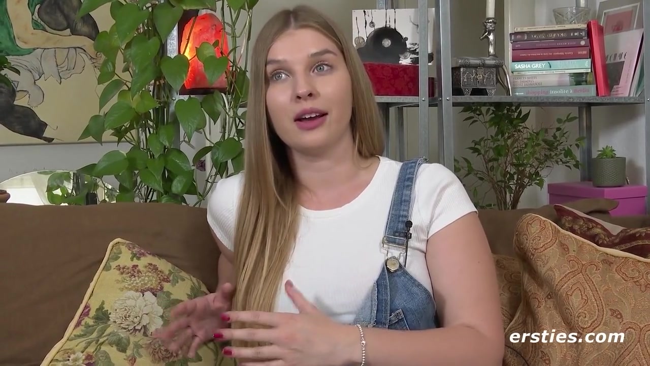 Ariel Prefers To Use Her Fingers When She Masturbates