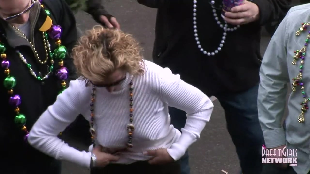 Fat Tuesday Freaky Milfs Getting Naked In The Street For Beads - DreamGirlsMembers