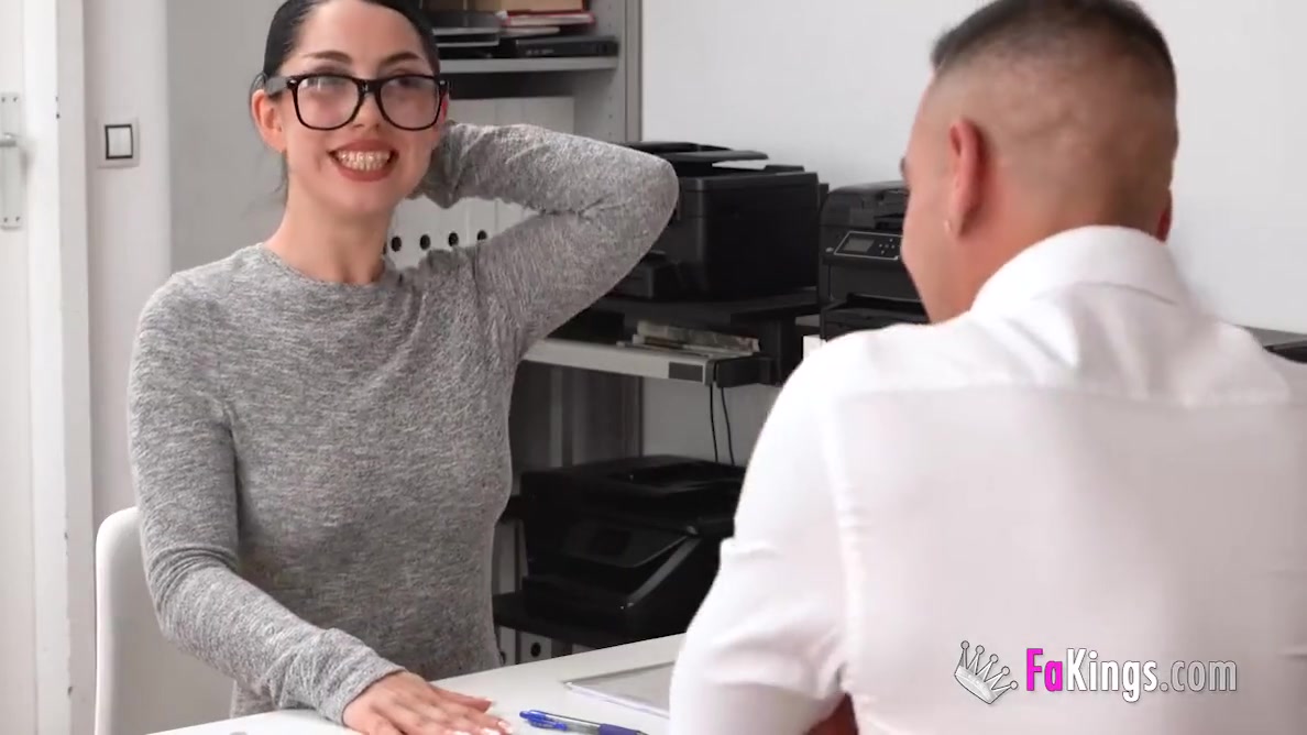 Hired!! Sexy Looks For Dirty Guy That Fulfill Her Expectations With Roma Amor