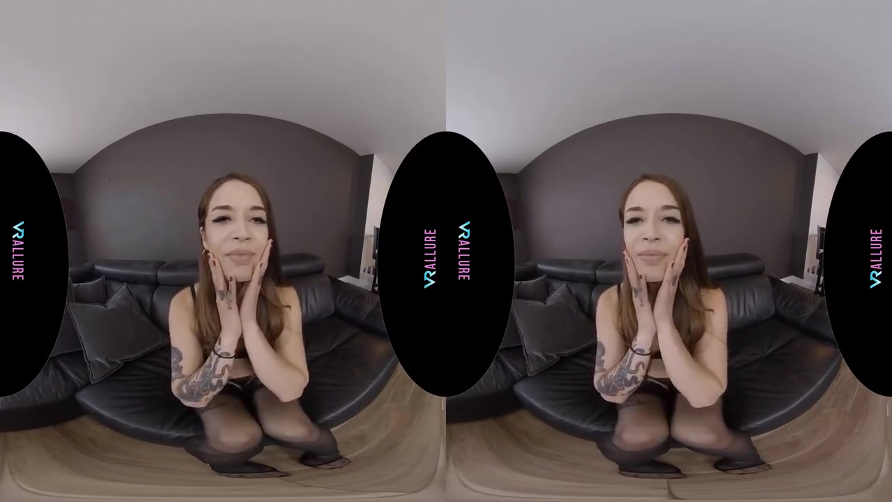 Virtual Reality - Vanessa Stares Into Your Soul